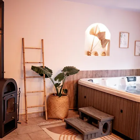 Pierres Et Lavandes Jacuzzi,sauna Et Petit-dejeuner