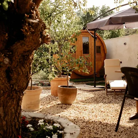 Pierres Et Lavandes Jacuzzi,sauna Et Petit-dejeuner Rousson (Gard)